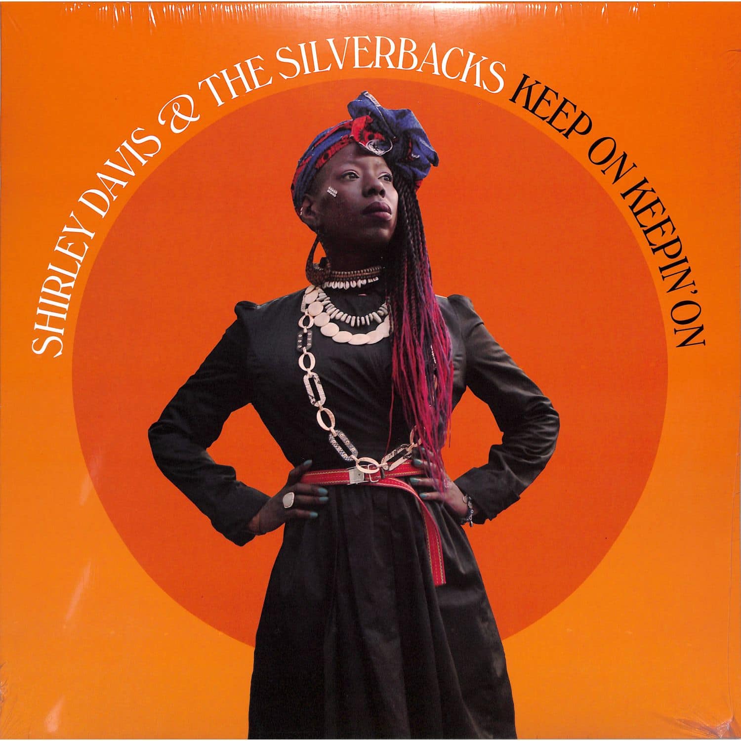 Shirley Davis & The Silverbacks - KEEP ON KEEPIN ON 