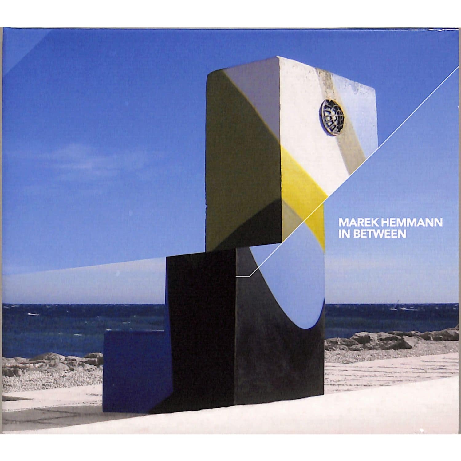 Marek Hemmann - IN BETWEEN 