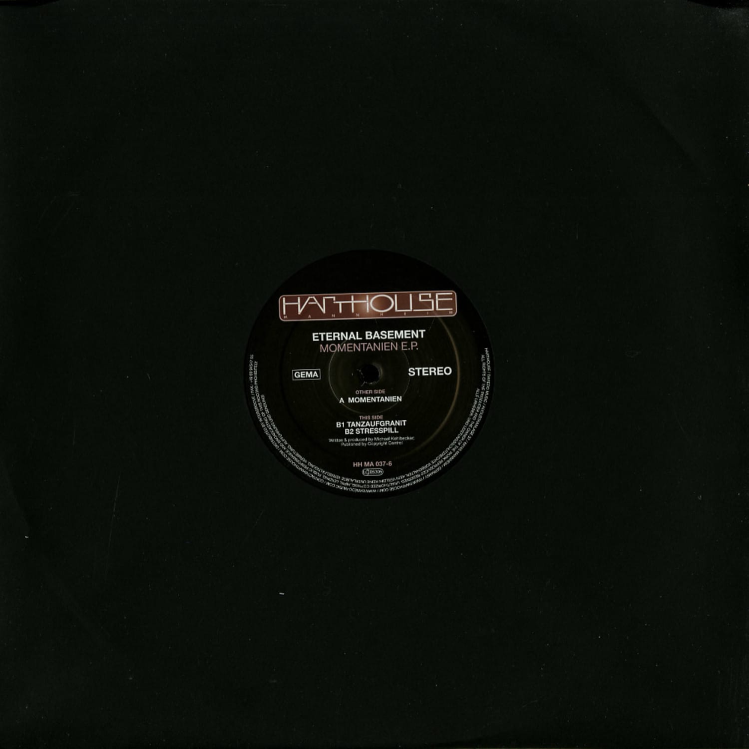 Eternal Basement - MOMENTANIEN