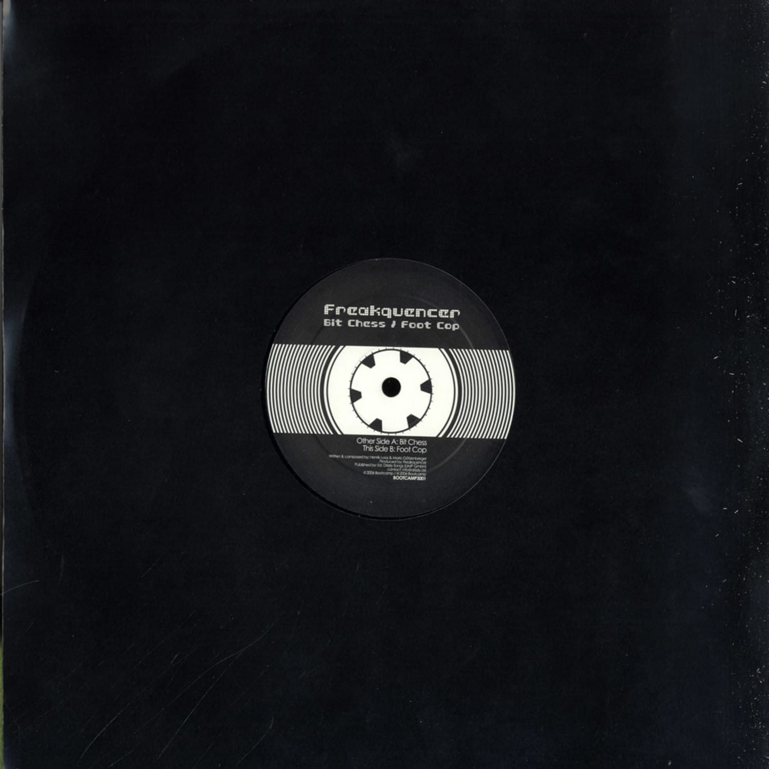 Freakquencer - FOOT COP/BIT CHESS