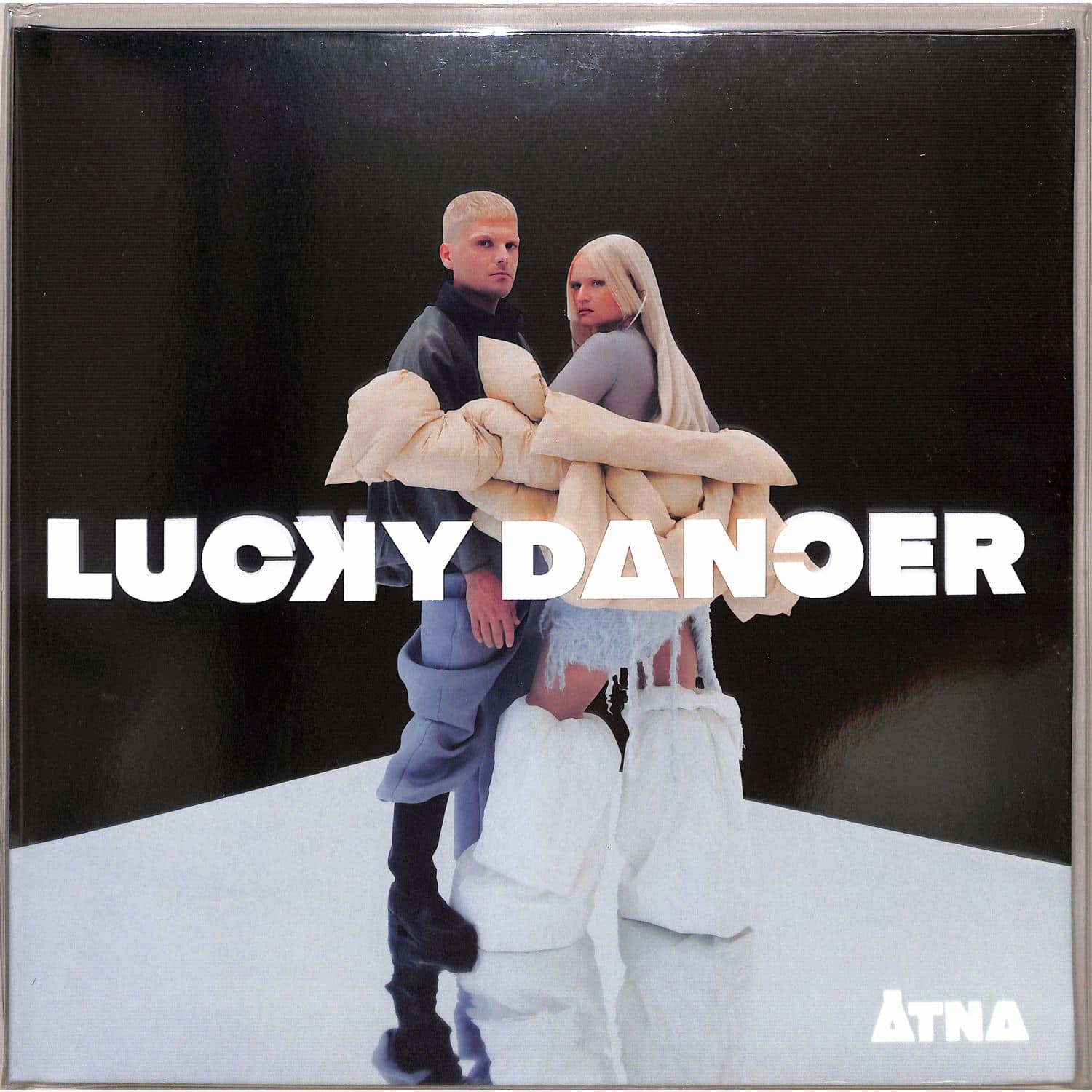 tna - LUCKY DANCER 