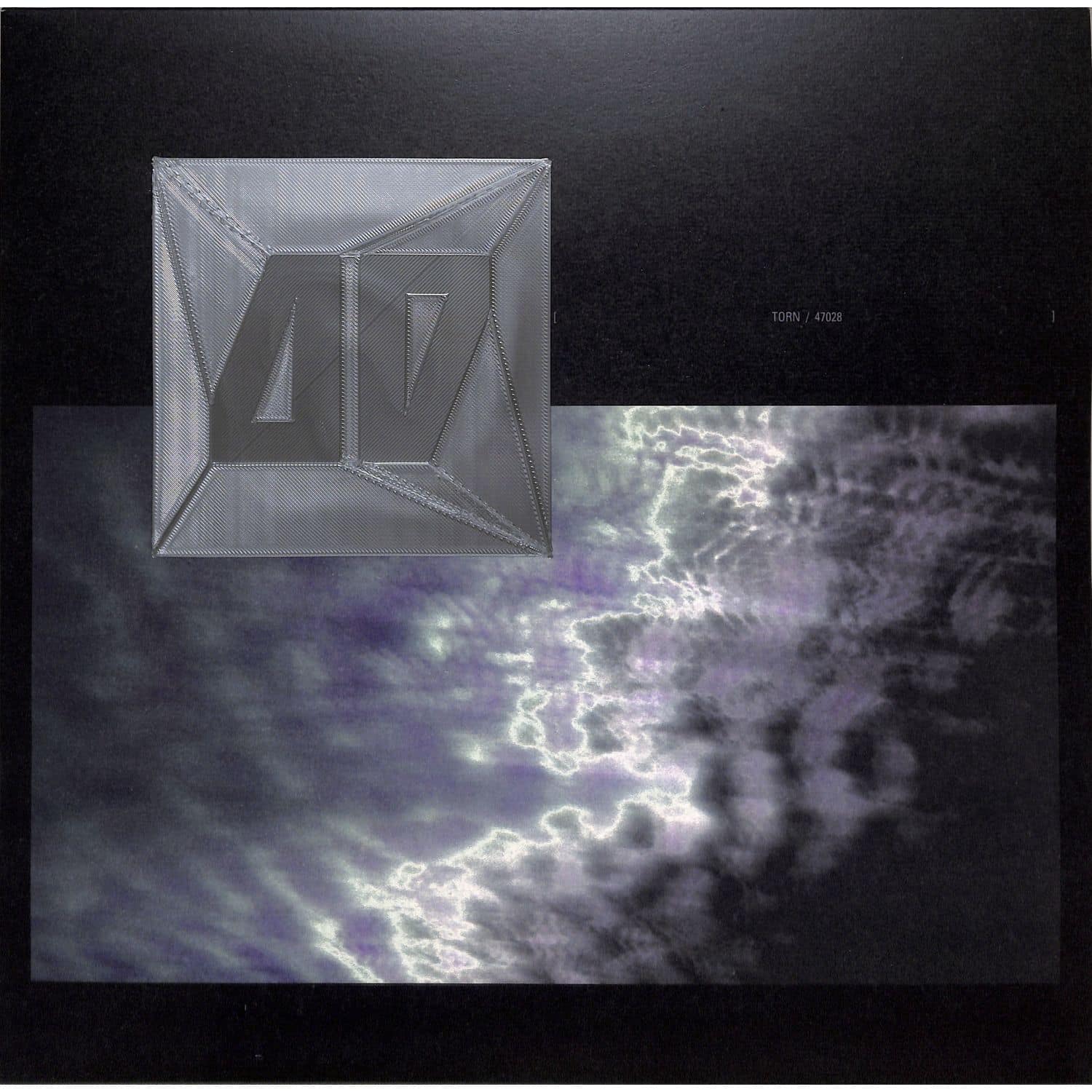 Torn - 47028