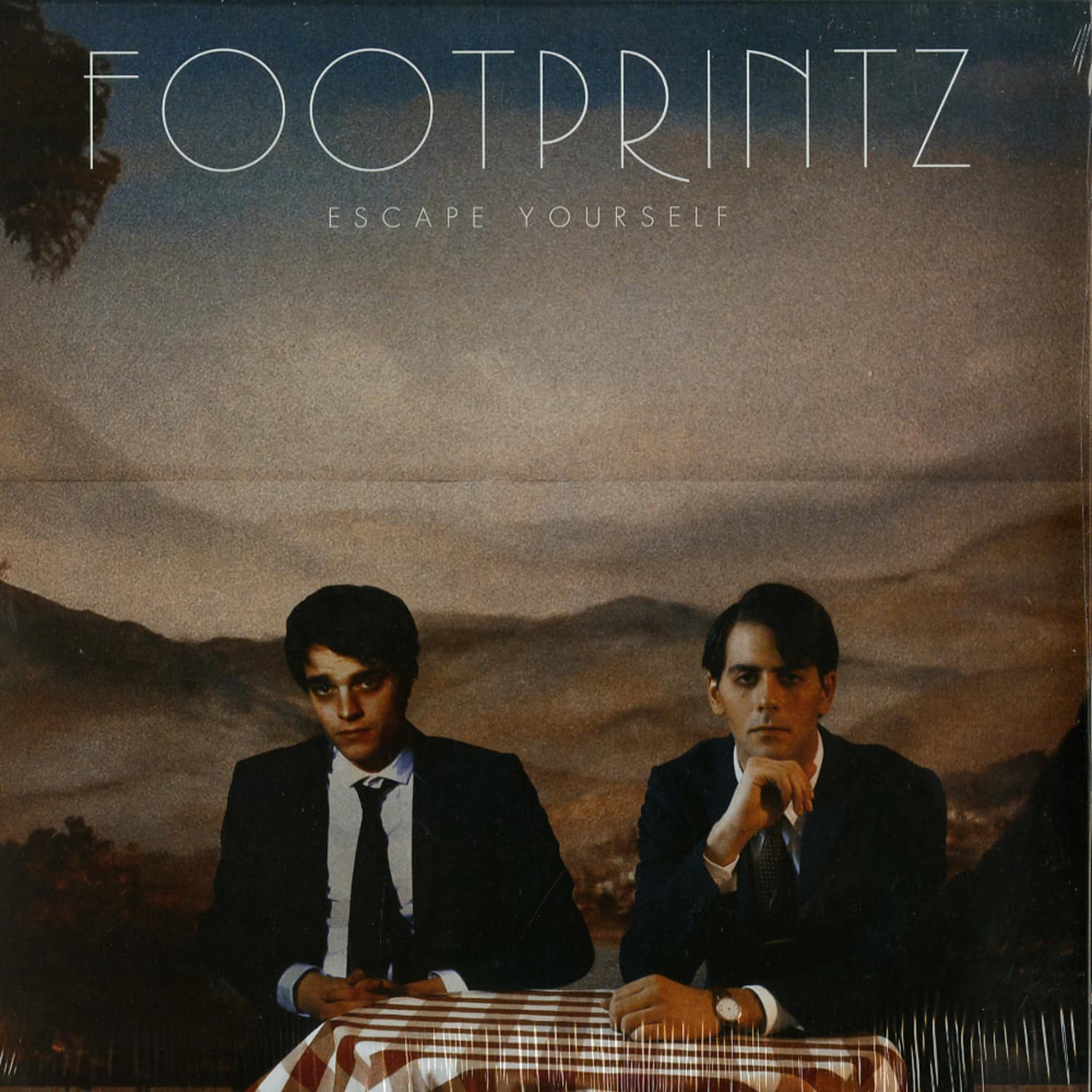 Footprintz - ESCAPE YOURSELF 
